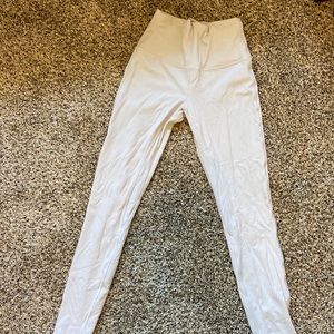 Size 4 lululemon leggings that have been hardly worn!! Super cute
